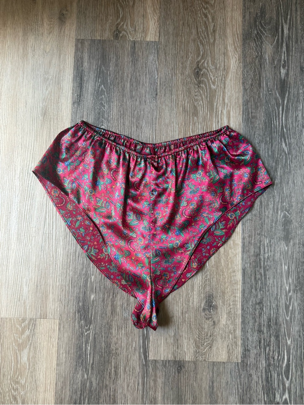 Vintage 90s Victoria's Secret Red Paisley High-Waist Satin Shorts Medium